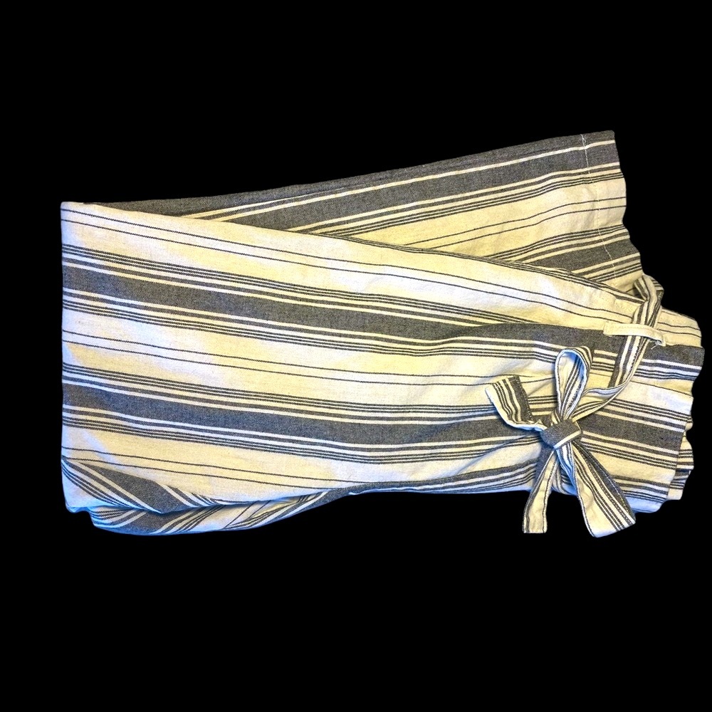 Women’s  straight leg comfy pants,with tie in fron.EXCELLENT CONDITION 👖